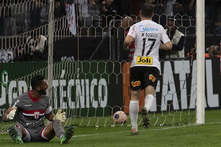 Corinthians goleia na estreia do Paulistão e Tiago Nunes anima torcida