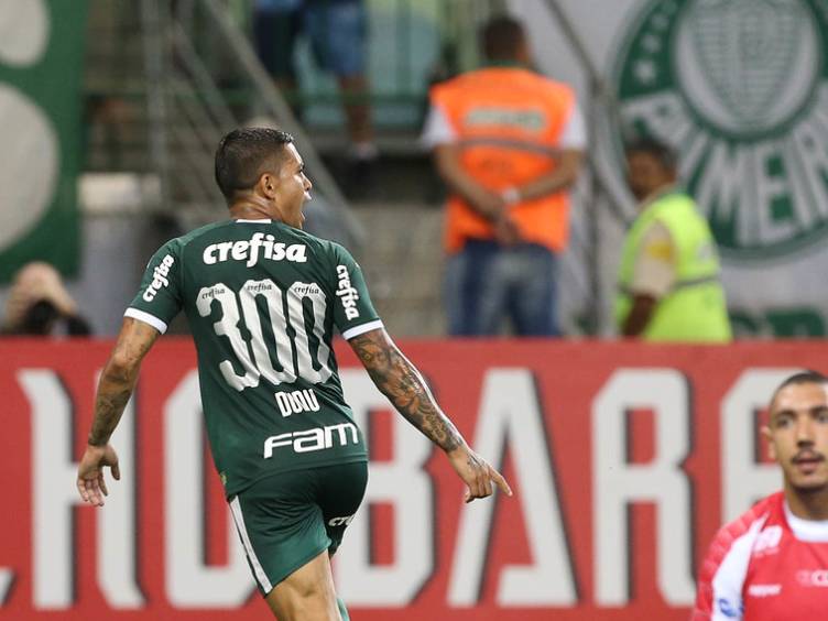 Dudu faz gol, perde pênalti e Palmeiras bate Guarani