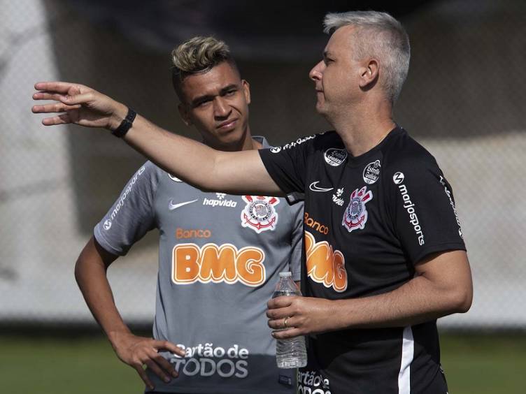 Tiago Nunes já é criticado nos bastidores do Timão
