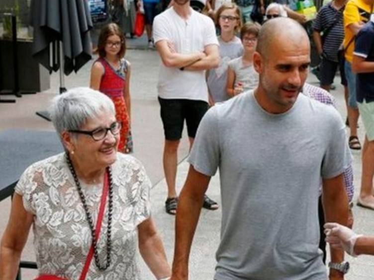 Guardiola perde mãe Dolors Sala Carrió, vítima da COVID-19