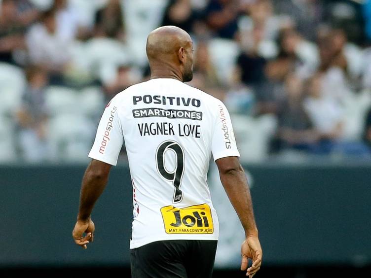 Vagner Love rescinde contrato e não joga mais no Corinthians