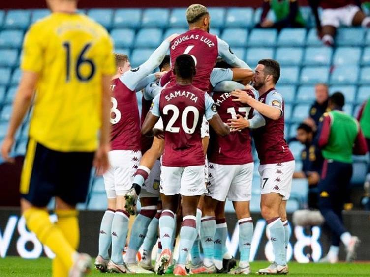 Aston Villa derrota o Arsenal e sai da zona de rebaixamento