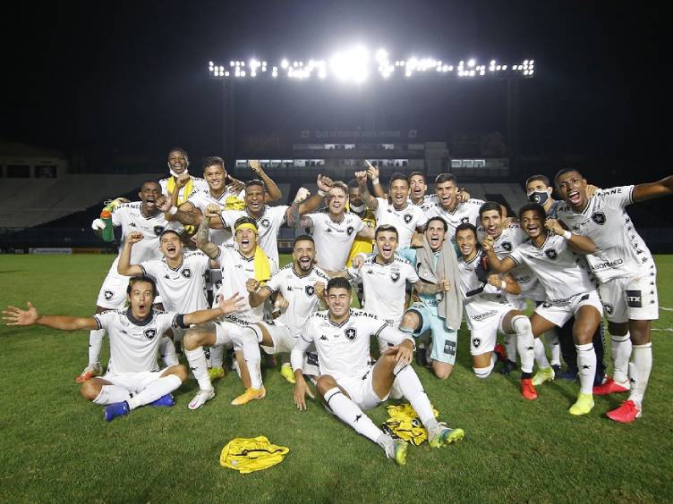 Corinthians perde, Botafogo elimina Vasco e hoje tem Flu
