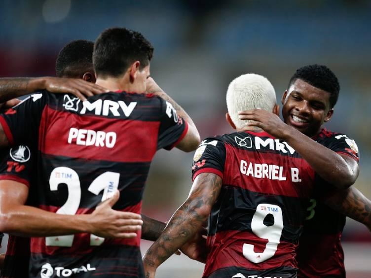Flamengo goleia e se classifica; River Plate elimina São Paulo