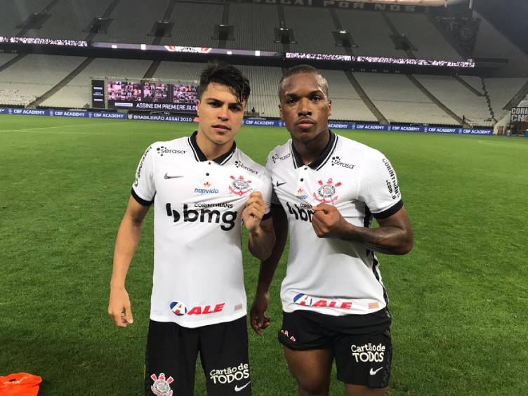 Coelho põe molecada, Corinthians sofre, mas vence Bahia