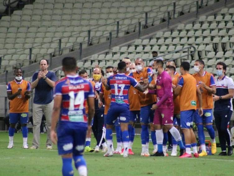 Rogério Ceni coloca Sampaoli no bolso e Fortaleza vence Galo