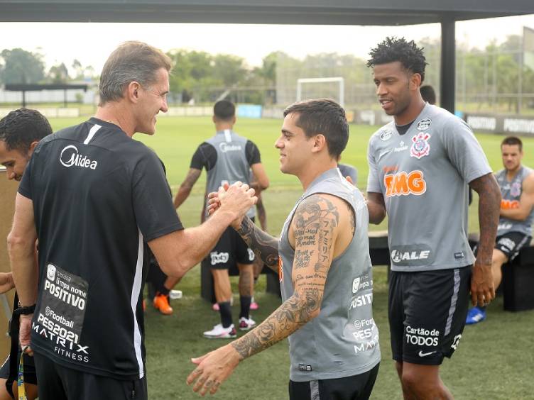 Corinthians inicia ‘era Mancini’ e São Paulo enfrenta Ceni