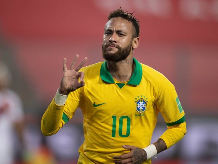 Neymar faz três, ultrapassa Ronaldo e Brasil faz 4 a 2 no Peru