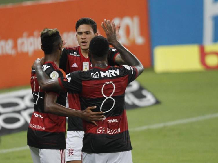 Pedro faz dois e Flamengo vence Goiás de virada