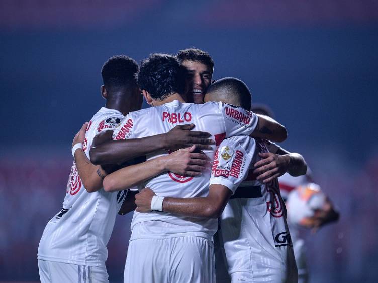 São Paulo goleia e vai à Sul-Americana; Santos segue invicto