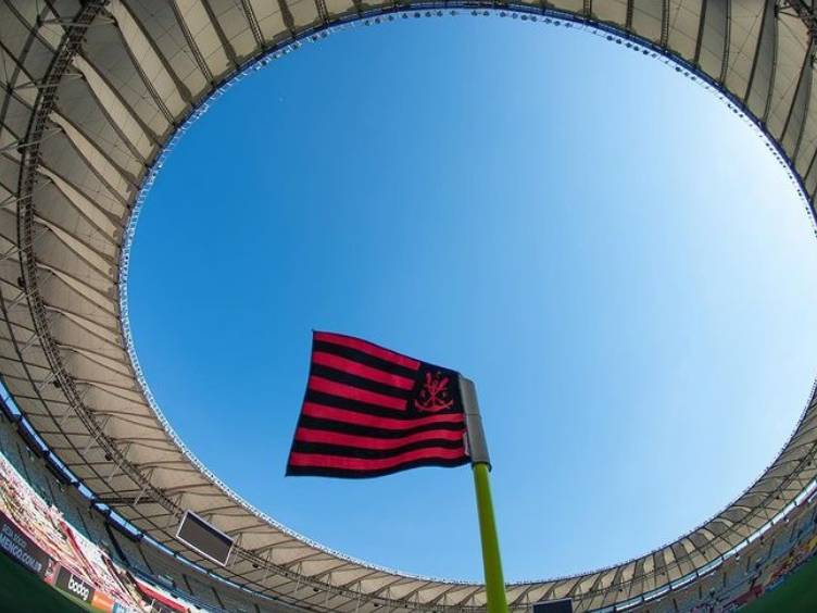 Flamengo vence e assume vice-liderança do Brasileirão