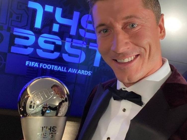 Lewandowski supera Messi e CR7 e é eleito melhor do mundo