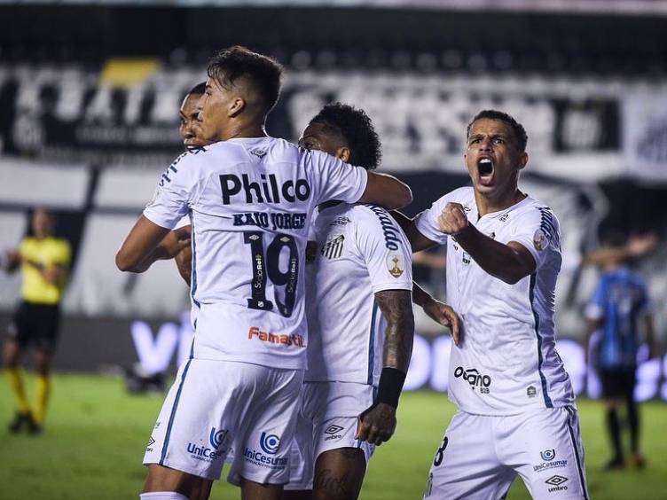 Santos goleia Grêmio na Vila e vai à semifinal da Libertadores