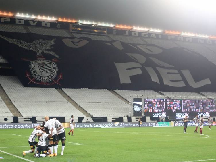 Veja os gols de Corinthians 5 x 0 Fluminense pelo Brasileirão