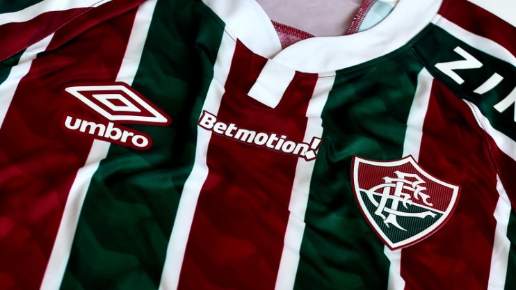 Selo peito com Betmotion na camisa do Fluminense FC