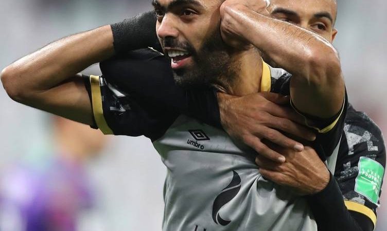 El Shahat comemora gol que valeu a classificação do Al Ahly às semifinais do Mundial de Clubes do Catar