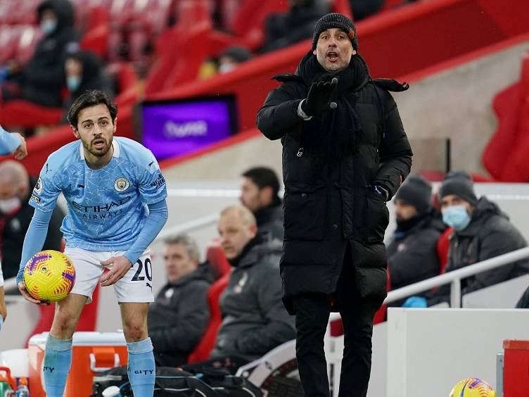 Pep Guardiola volta ao topo do futebol da Inglaterra