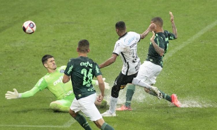 Corinthians e Palmeiras sob forte chuva na Neo Química Arena, em Itaquera, pela segunda rodada do Paulista