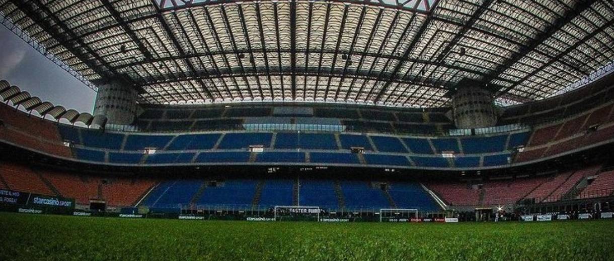 em destaque, o estádio San Siro, em Milão