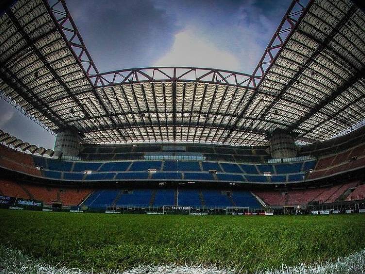 Estádio Giuseppe Meazza, no bairro de San Siro, em Milão