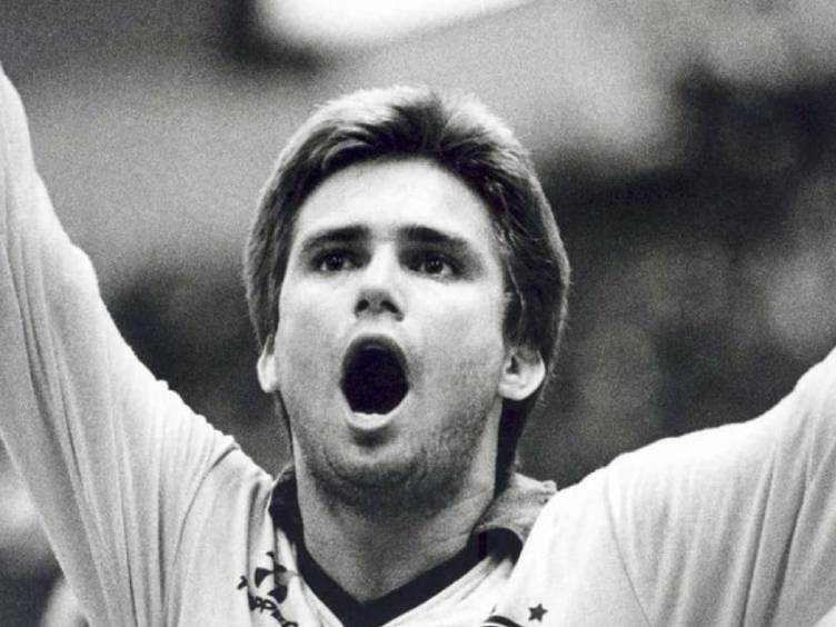 Brasil campeão da 1ª Copa do Mundo de Futsal da Fifa em 1989