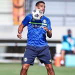 foto diego souza gremio bola lucasuebel gremio fbpa