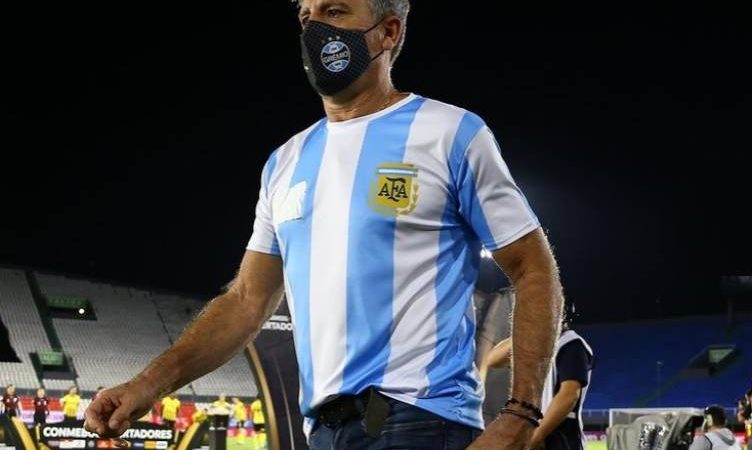 renato portaluppi com a camisa da argentina