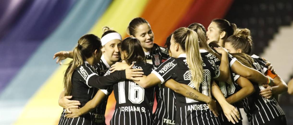 Corinthians vence Grêmio e lidera o Brasileirão Feminino