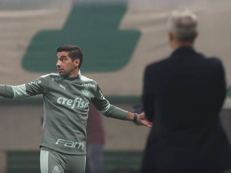 abel ferreira técnico do palmeiras e hernán crespo treinador do são paulo na final paulista no allianz parque