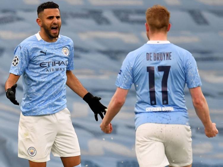 Mahrez e Kevin De Bruyne pelo City em jogo