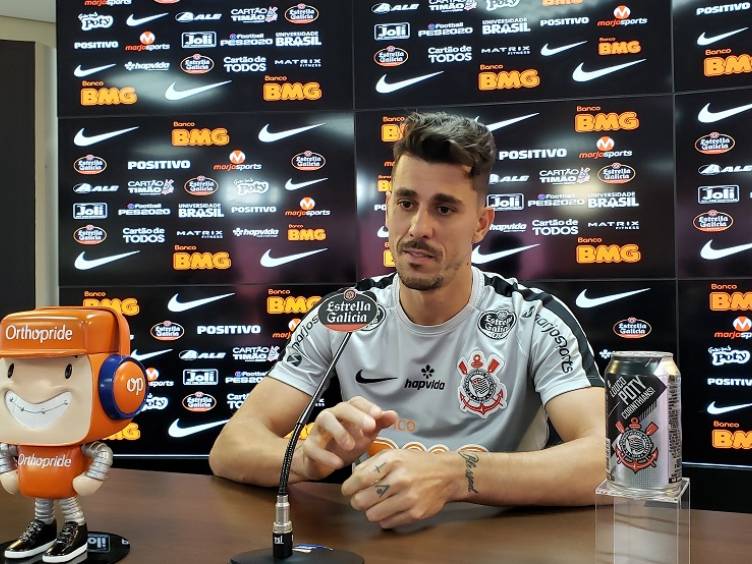 danilo avelar jogador do corinthians