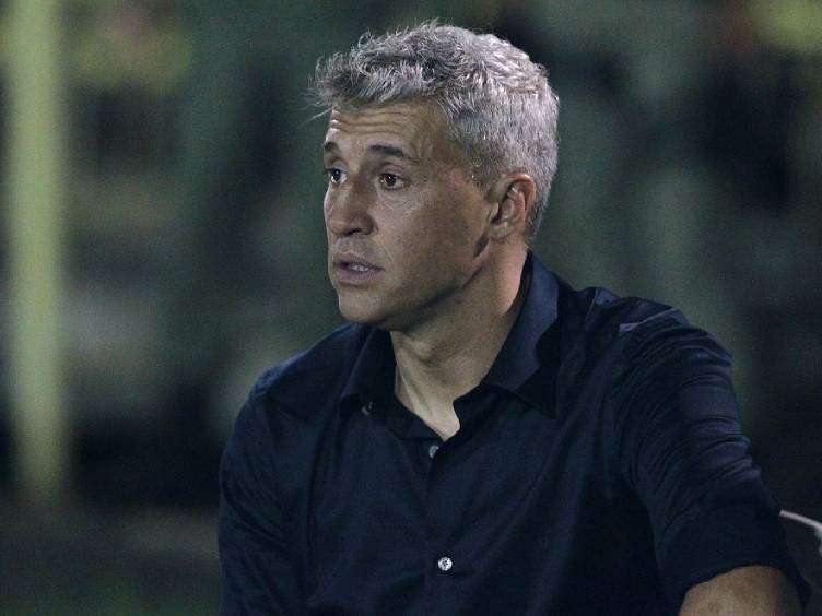 Hernán Crespo treinador do São Paulo jogo contra o 4 de Julho por Copa do Brasil 2021