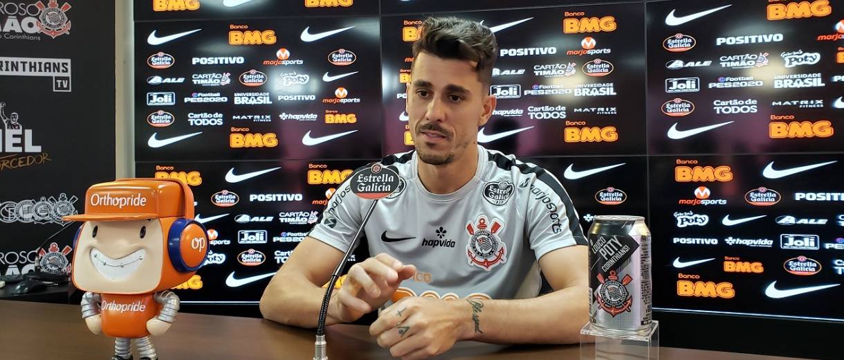 Corinthians decide encerrar contrato com Avelar após ato racista