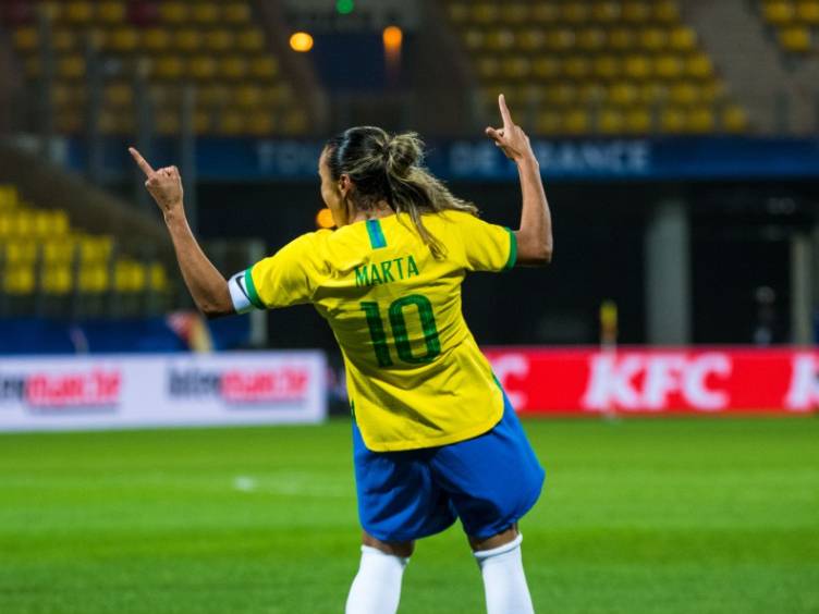 marta camisa 10 celebrando gol pela seleção