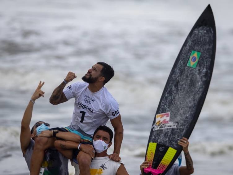 Italo ferreira primeiro ouro do brasil e do surfe em olimpíadas