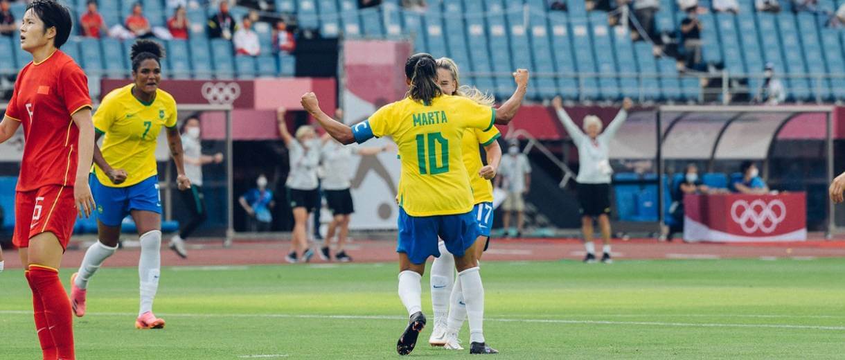 Marta faz dois, e Brasil goleia China na estreia da Olimpíada