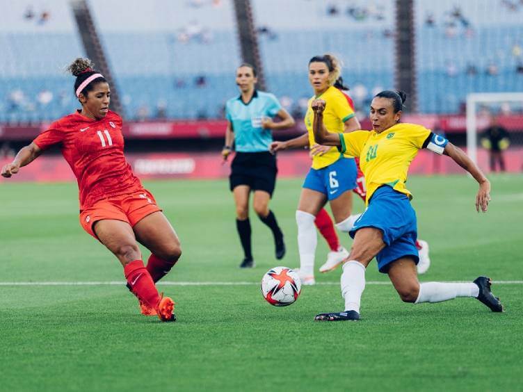 Marta contra as canadenses nas quartas de final do futebol feminino na olimpíada de tóquio