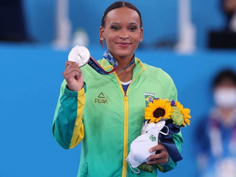 Rebeca Andrade conquista prata em tóquio e se torna a primeira ginasta brasileira medalhista olímpica