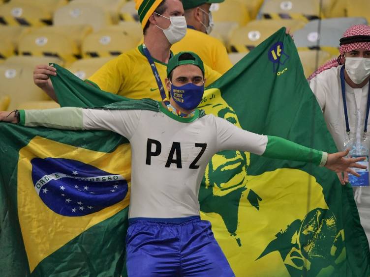 torcedores brasileiros na final da copa américa no maracanã