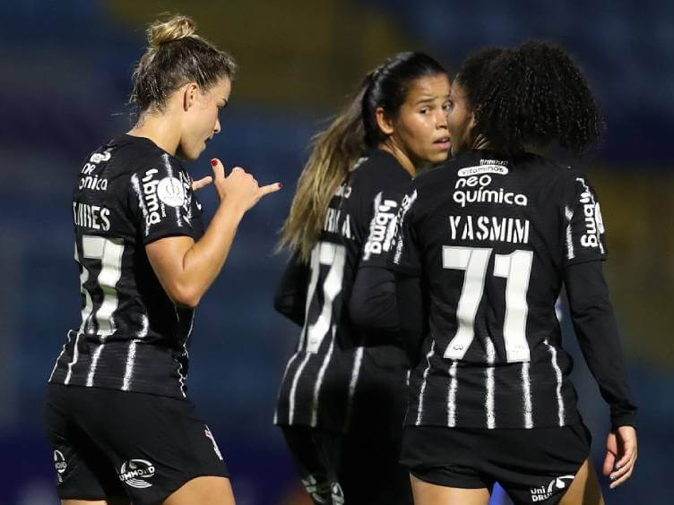 jogadoras do corinthians feminino durante goleada sobre avaí-kindermann na ida das quartas do brasileiro 2021