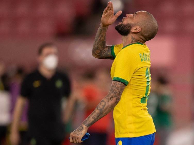 daniel alves experiente jogador da seleção brasileira olímpica de futebol dos jogos tóquio 2020