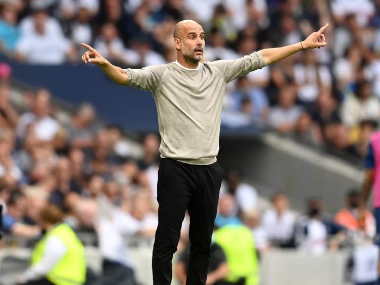 guardiola treinador do manchester city durante jogo