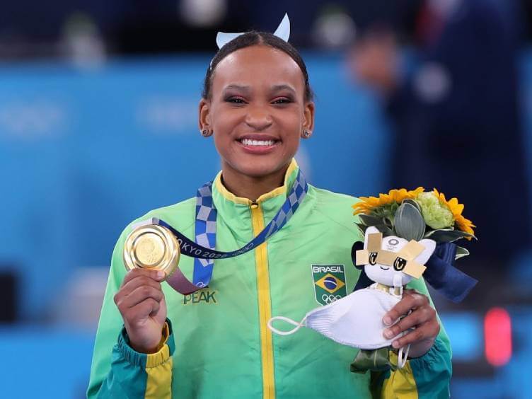 rebeca andrade medalha de ouro no salto da ginástica em tóquio 2020