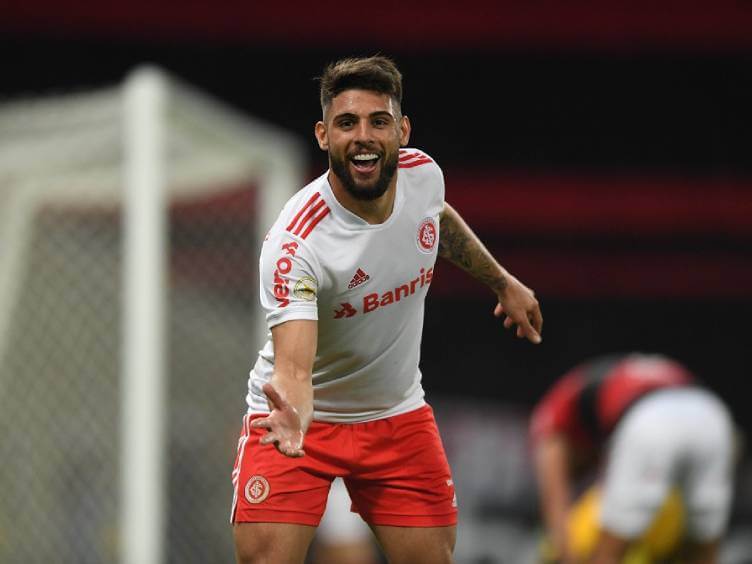 yuri alberto hat-trick no maracanã na goleada do inter sobre o flamengo pelo brasileiro 2021