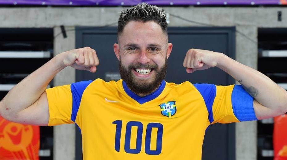 em destaque o fixo rodrigo que atingiu marca de 100 gols pelo brasil no mundial de futsal 2021