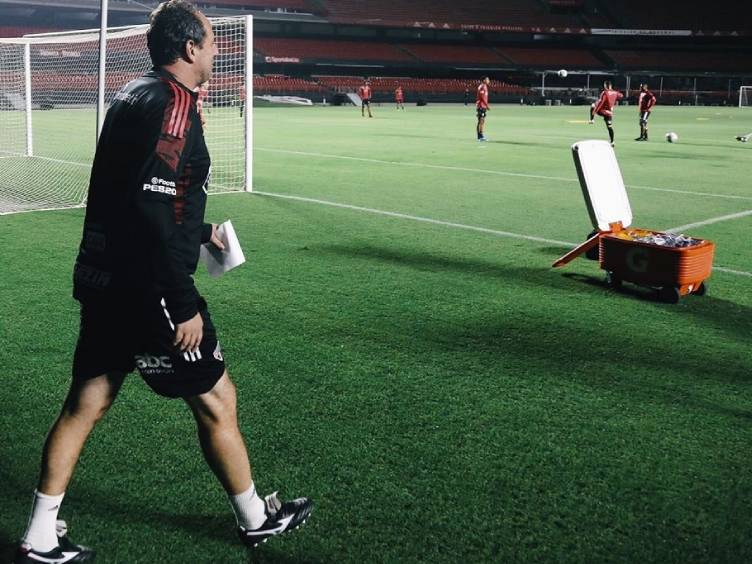 primeiro treino do técnico rogério ceni na volta ao morumbi