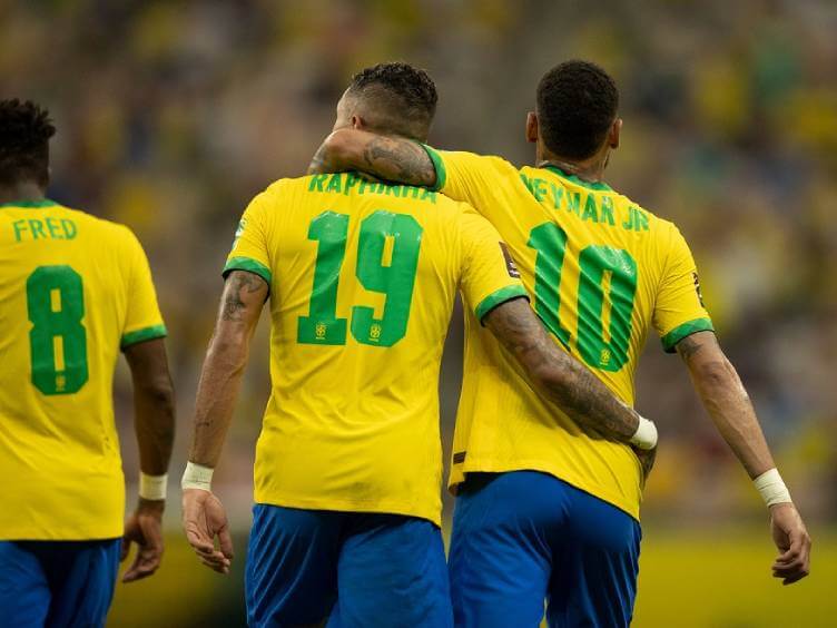 fred, raphinha e neymar em brasil 4 x 1 uruguai na arena da amazonia pelas eliminatórias
