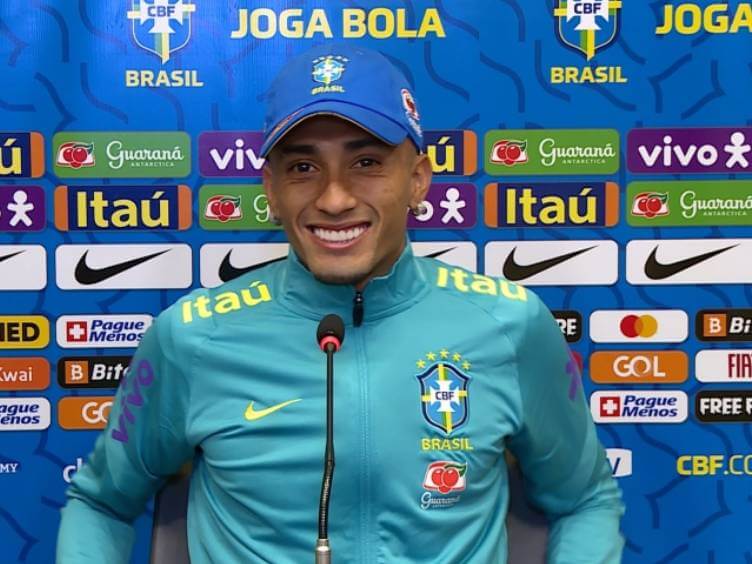 atacante raphinha em entrevista coletiva da seleção brasileira