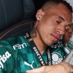 destaque breno lopes voo palmeiras com trofeu tri libertadores foto cesar greco palmeiras