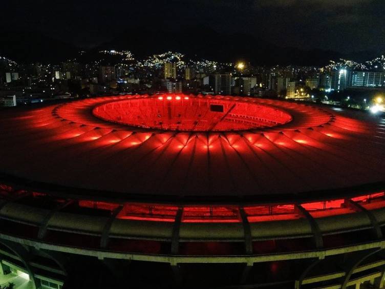 maracanã em noite de jogo do flamengo